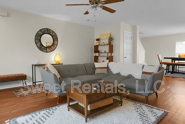 Building Photo - 124 Larkspur Dr