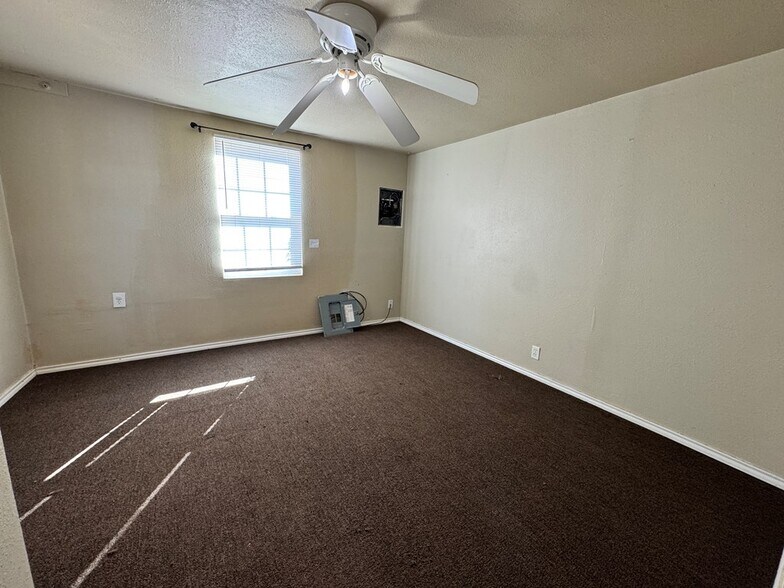 Building Photo - 422 S Lincoln Ave