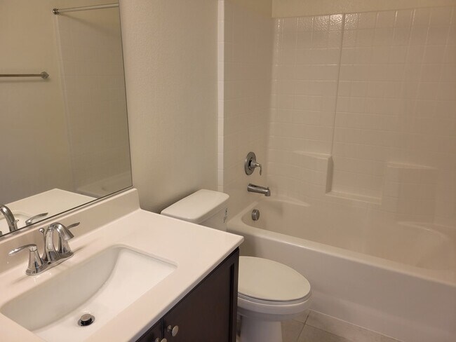 Building Photo - Beautiful 4 bedroom home!