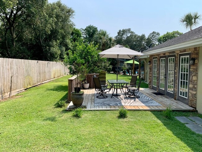 Building Photo - 794 Spring Lake Dr