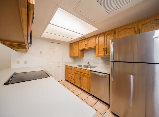 Building Photo - 2BR-2BATH  IN SOUGHT AFTER TWELVE HUNDRED ...