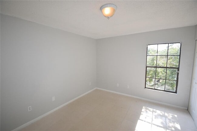 Building Photo - 1821 Crystal Grove Dr