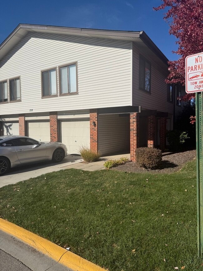 Primary Photo - 1319 Kingsbury Dr