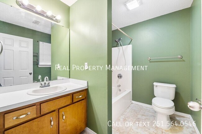 Building Photo - 9631 Royal Woods Dr N