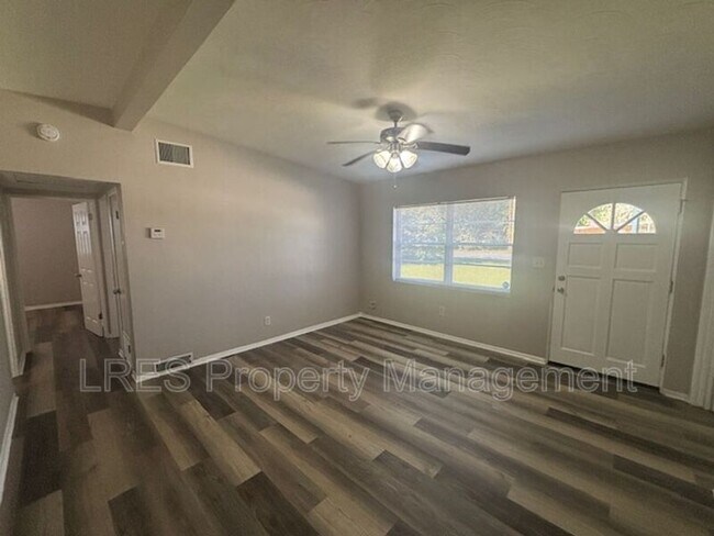 Building Photo - 314 Nanette Dr