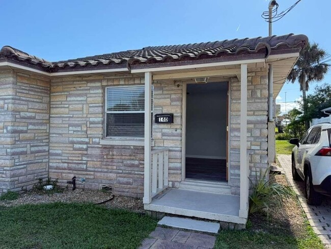 Building Photo - 140 Frazar Rd