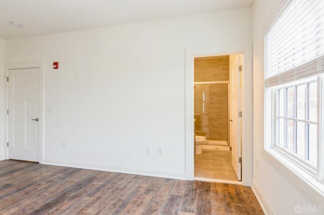 Building Photo - 361 Main St