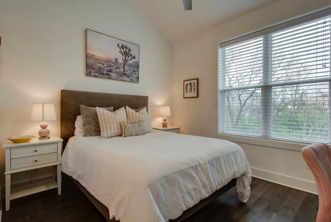 Building Photo - 700 James Ave