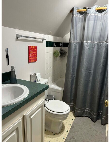 Building Photo - 601 Mathews St