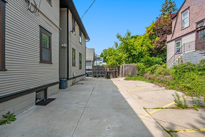 Building Photo - 456 Lafayette Ave SE