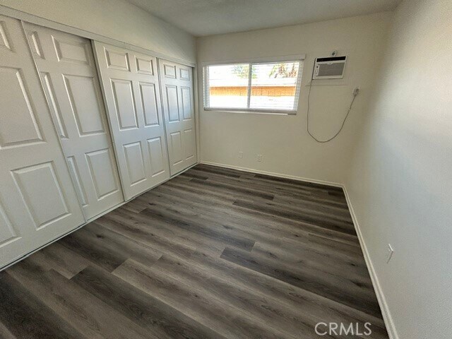 Building Photo - 685 E Vista Chino