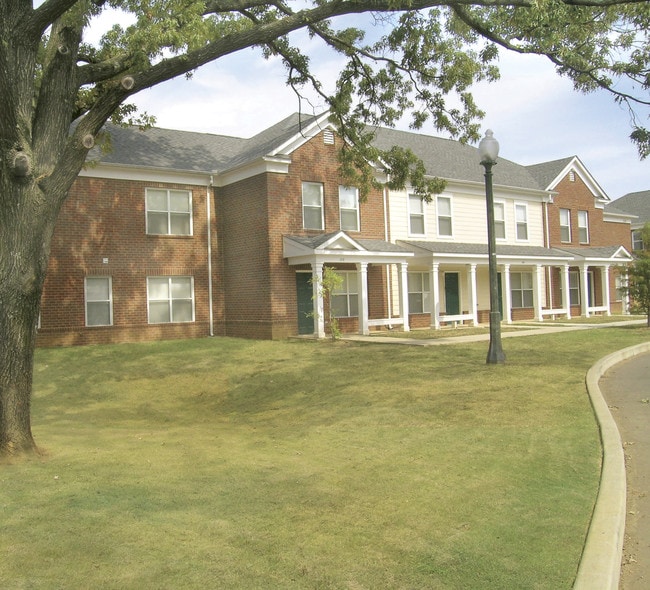 Building Photo - Brentwood Parc