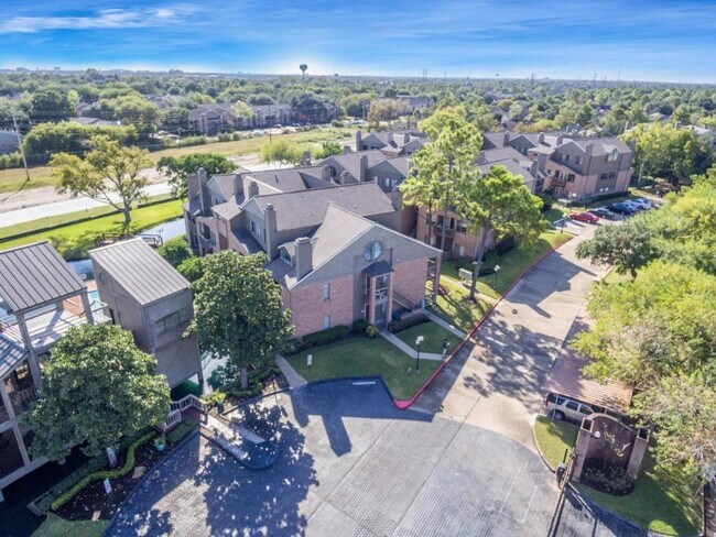 Building Photo - 2023 Gentryside Dr