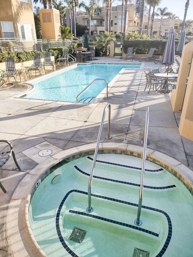 Building Photo - Beautiful first floor condo in Ocean Point...