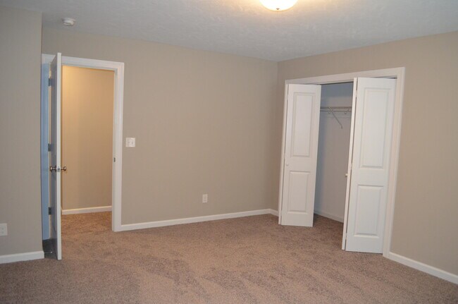 Building Photo - 1715 Davenport Dr