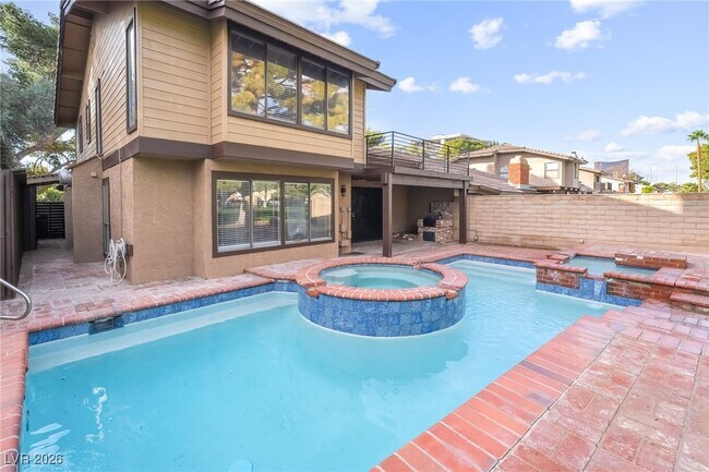 Building Photo - 968 Pinehurst Dr