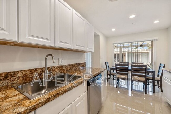 Building Photo - 1425 Vía Soledad