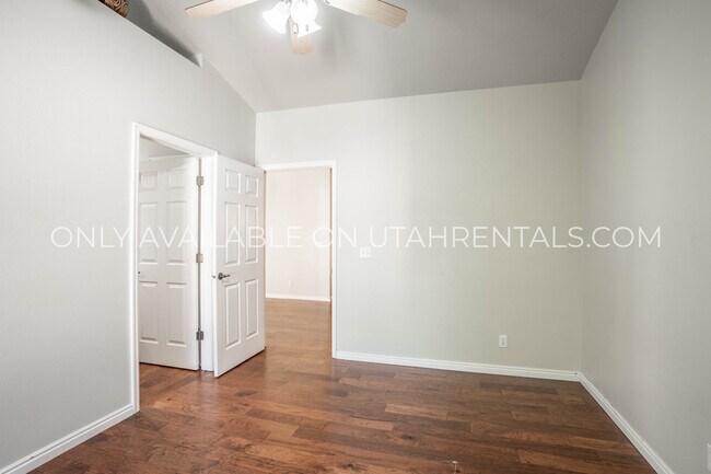 Building Photo - 1061 Canyon Meadow Dr