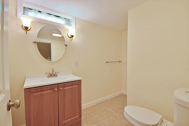 Building Photo - 19 Ptarmigan Dr
