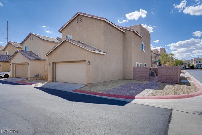 Building Photo - 10068 Emerald Edgewater Ct
