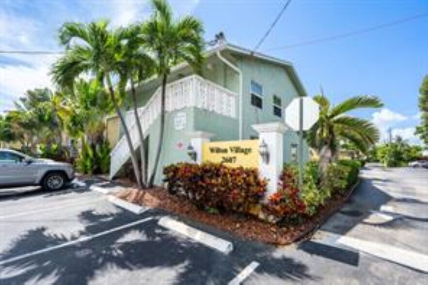 Building Photo - 2607 NE 8th Ave