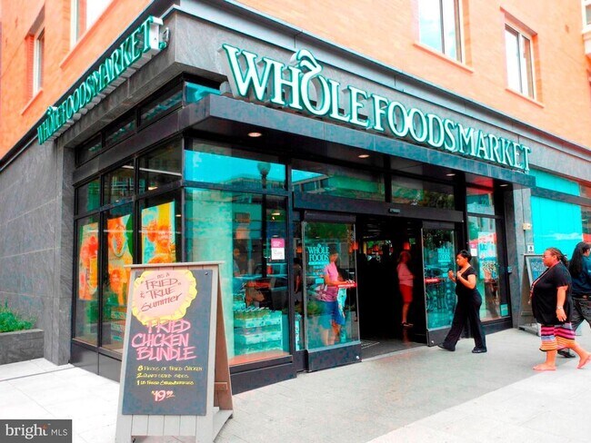 Building Photo - 2425 L St NW