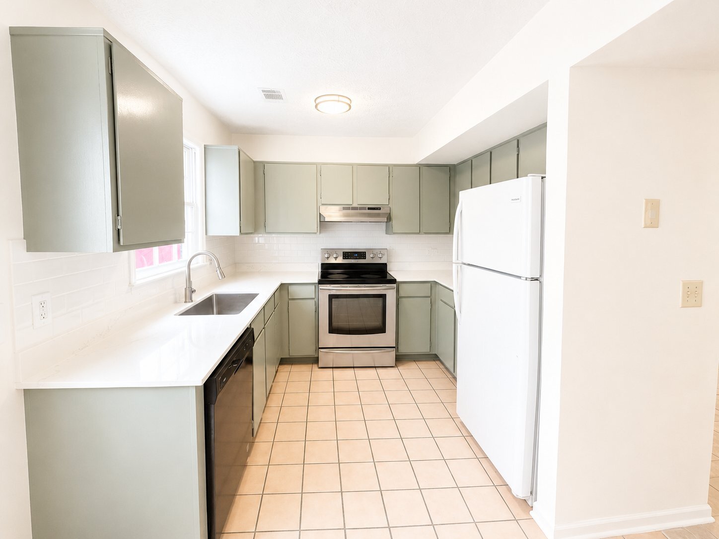 Building Photo - 1323 Sweet Pine Dr