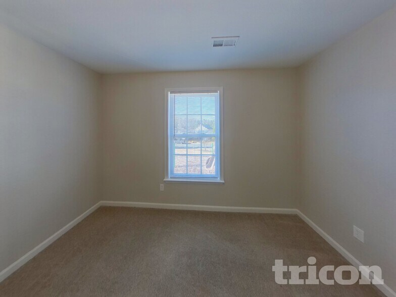 Building Photo - 806 Littleton Dr