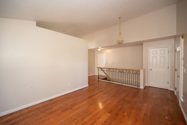 Building Photo - Beautiful Home in West Jordan!