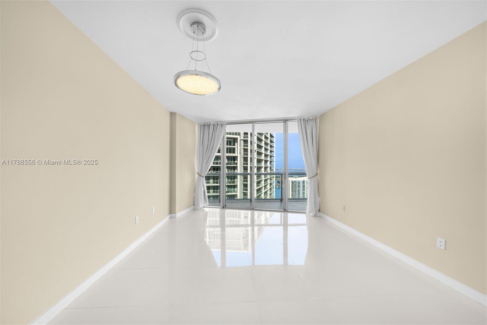 Building Photo - 495 Brickell Ave