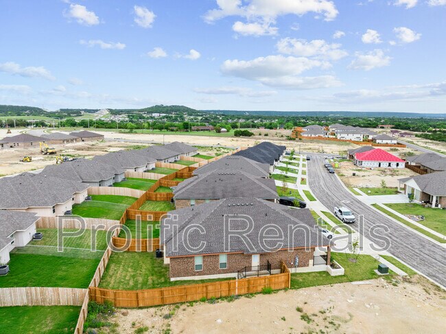 Building Photo - 126 Leon Ln