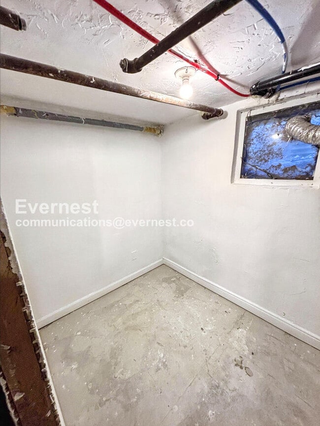 Building Photo - 3221 W 26th Ave