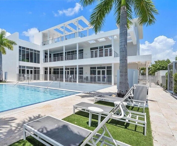 Building Photo - 6611 NW 102nd Path