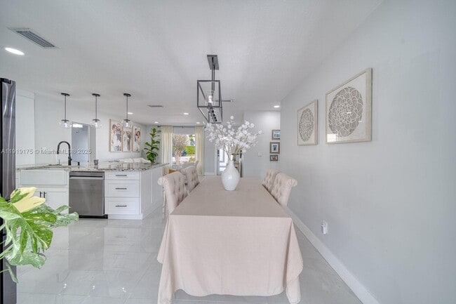 Building Photo - 10520 SW 46th Terrace