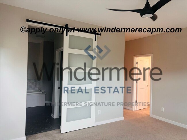 Building Photo - Modern Living in the heart of McKinley Village!