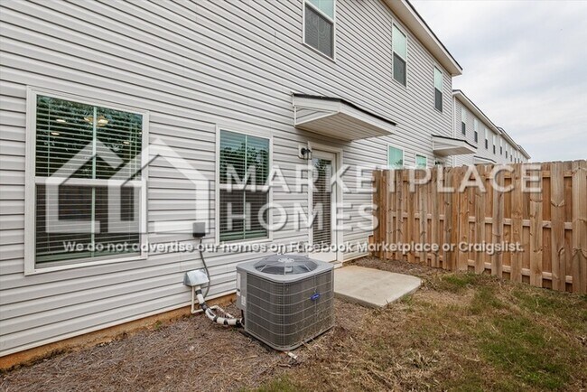 Building Photo - 3047 Hearthstone