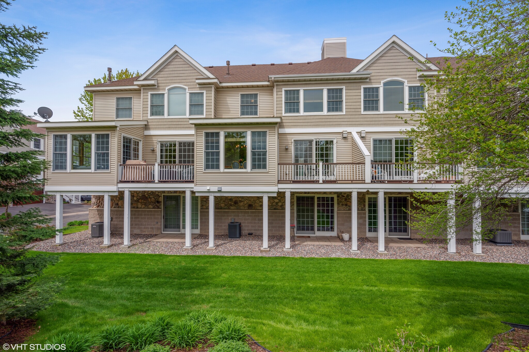 Building Photo - 977 Fairfield Ct