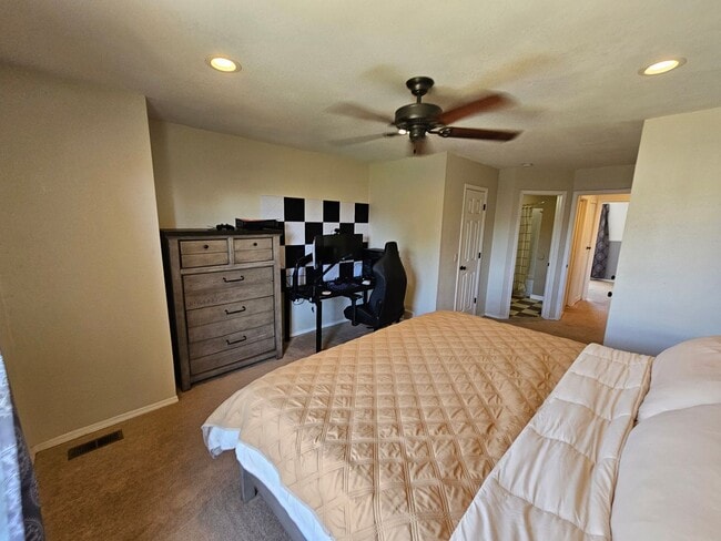 Building Photo - Quite 3 bed 2 bath home in 80916!!!