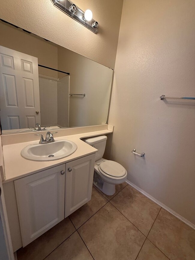 Building Photo - Cute Townhome near Camarillo High School