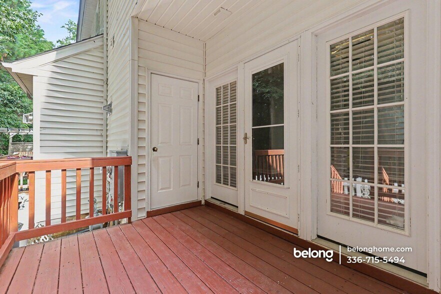 Building Photo - 2210 Trailwood Valley Cir