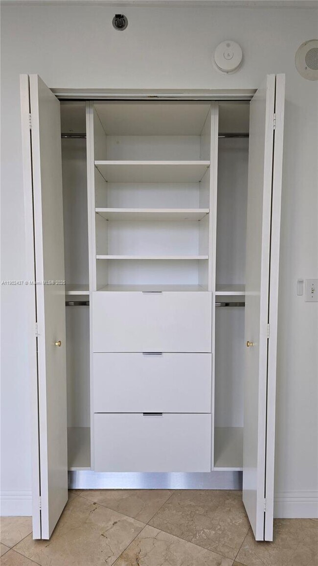 Building Photo - 19333 Collins Ave