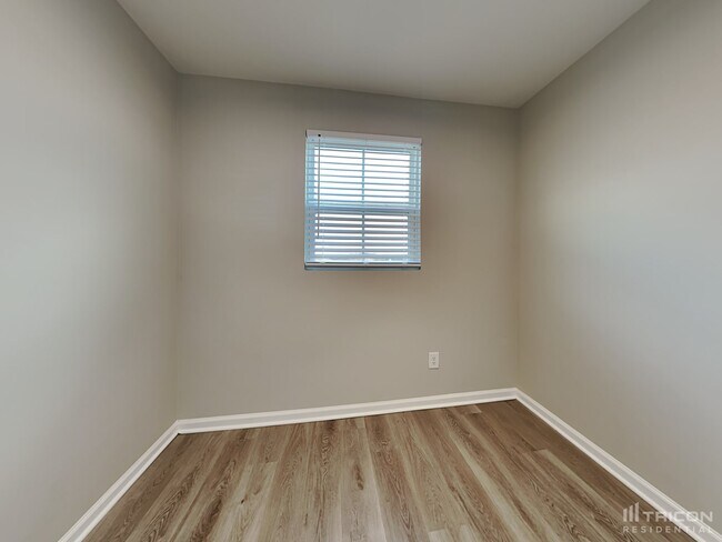 Building Photo - 656 McCormick Ln