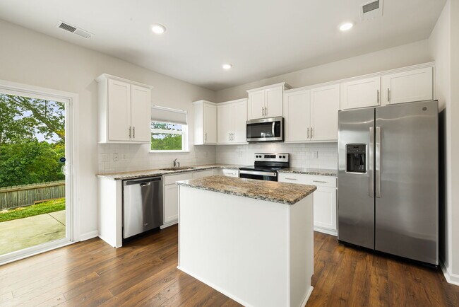 Building Photo - 206 Marathon Ln