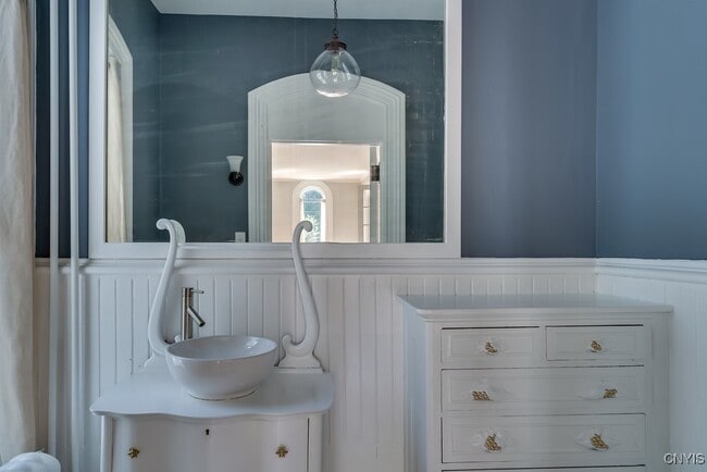 Building Photo - 160 Ten Eyck St