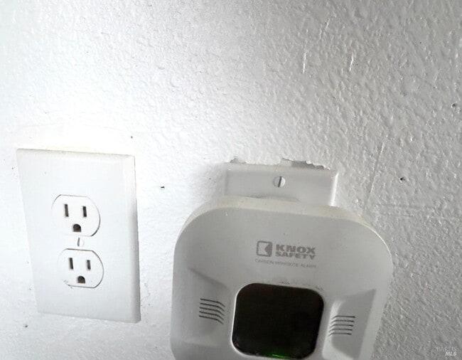 Building Photo - 16060 39th Ave