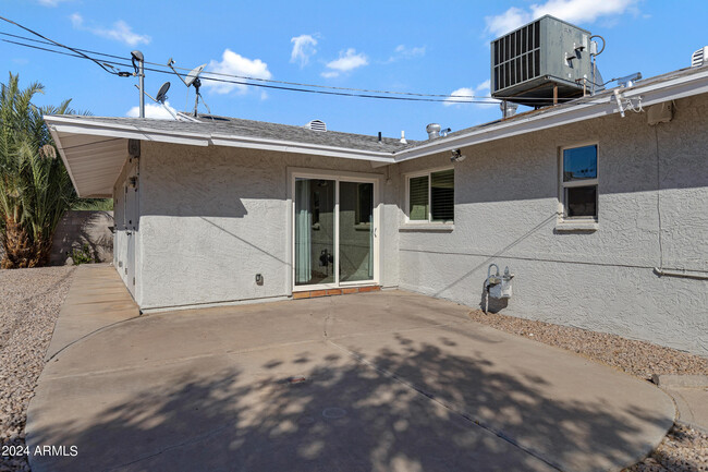 Building Photo - 607 E Encanto Dr