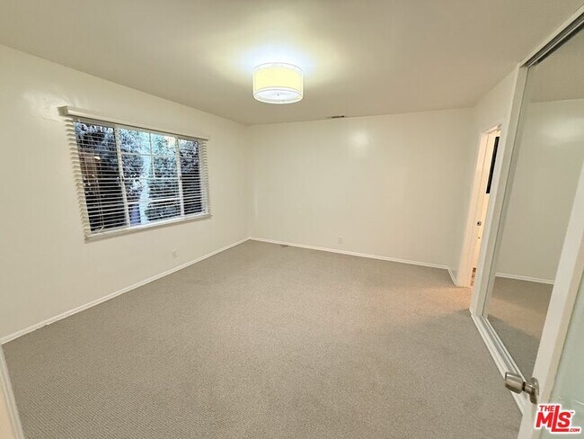 Building Photo - 1321 Laurel Ave