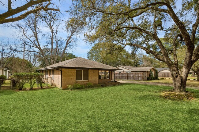 Building Photo - 510 S Belknap St