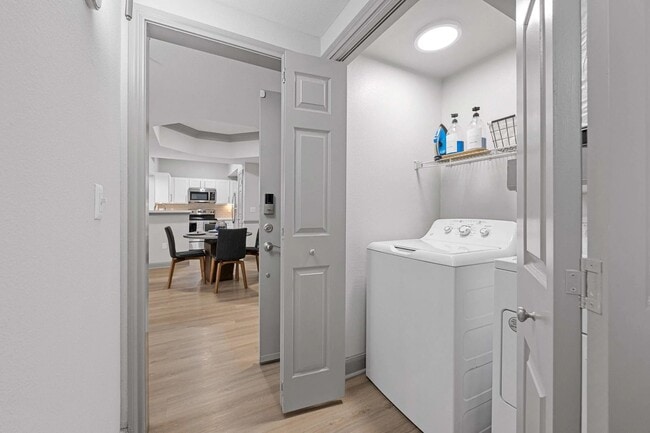Building Photo - Where Style Meets Sophistication!
