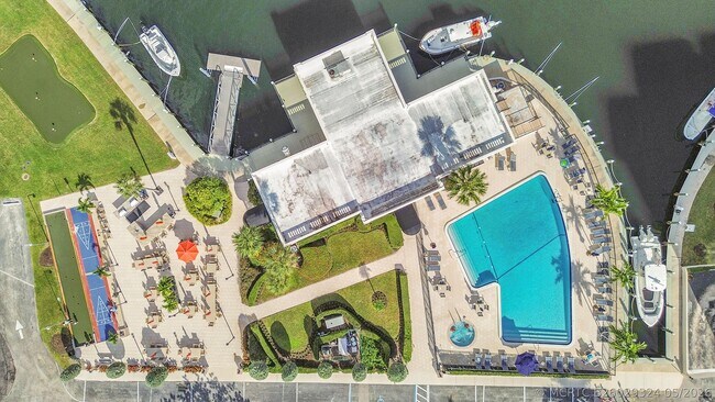 Building Photo - 2871 N Ocean Blvd